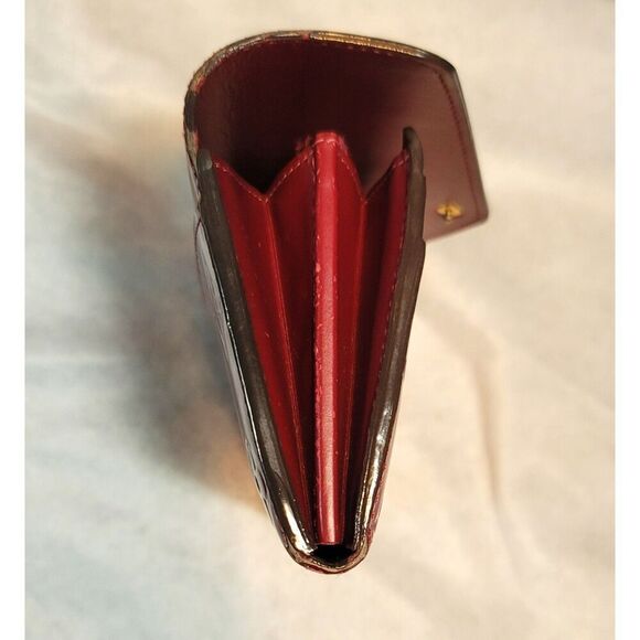 Louis Vuitton Cerise Monogram Vernis Sarah Wallet - Picture 8 of 12